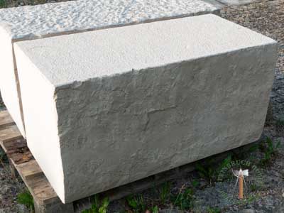 Sitzblöcke - BayJura Sitzblock gespalten gestockt 50 - Sbl-12002-03_01T - Steinbruch Huber